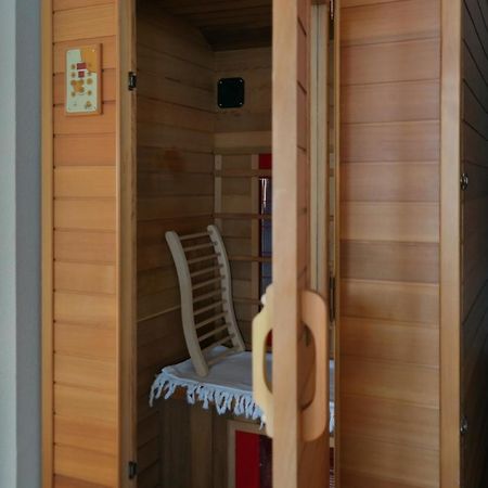 6 Pers. Waterfront Home Seeblick, Equipped Stilt House On The Water Anjum Eksteriør billede