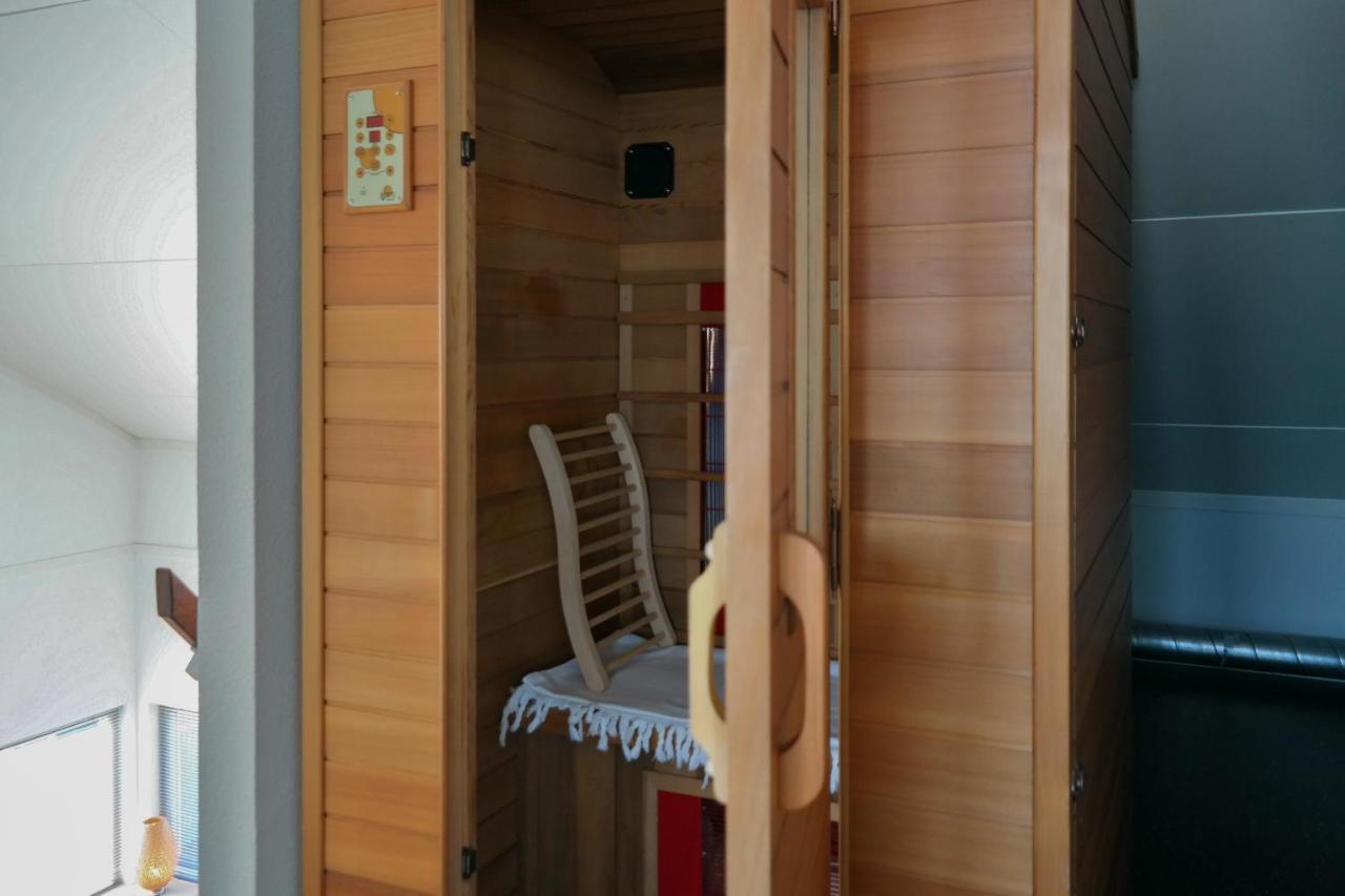 6 Pers. Waterfront Home Seeblick, Equipped Stilt House On The Water Anjum Eksteriør billede