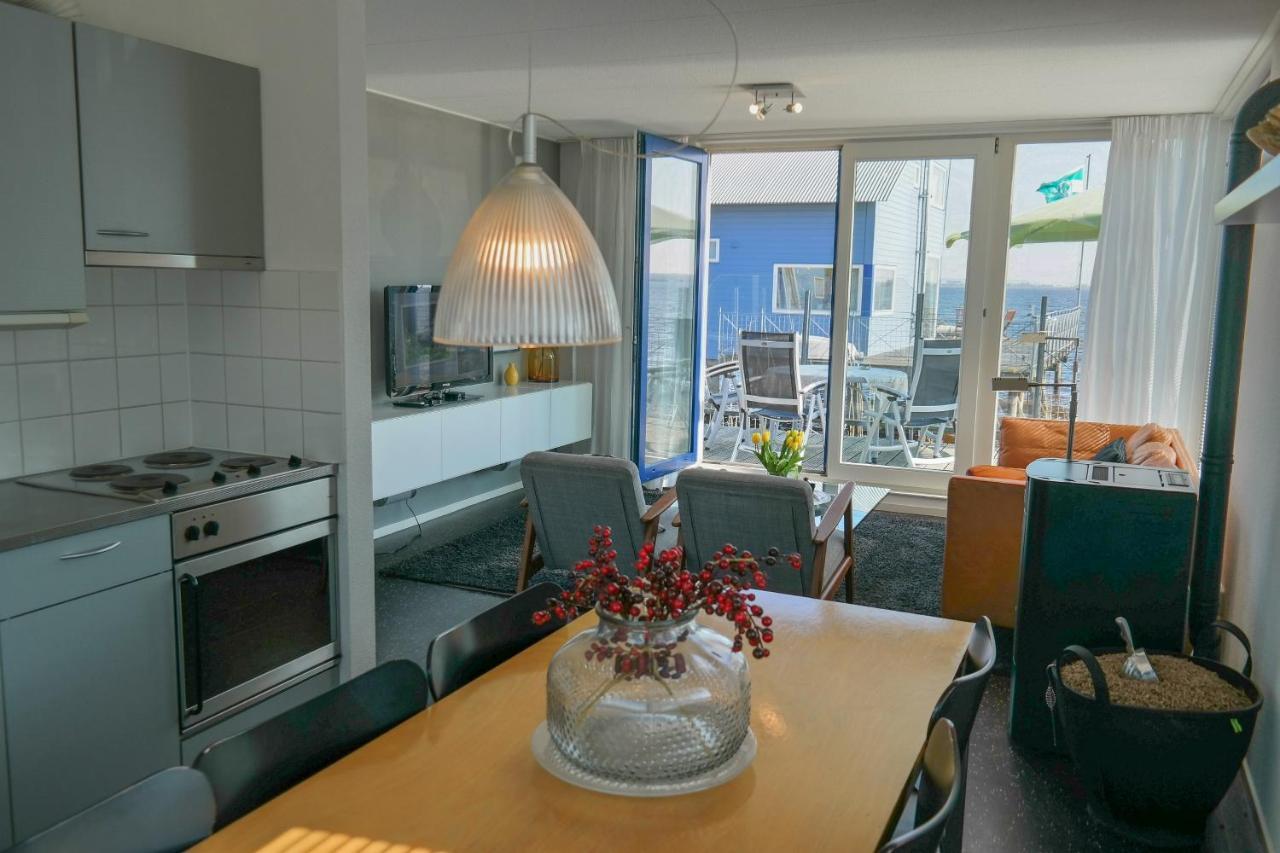 6 Pers. Waterfront Home Seeblick, Equipped Stilt House On The Water Anjum Eksteriør billede