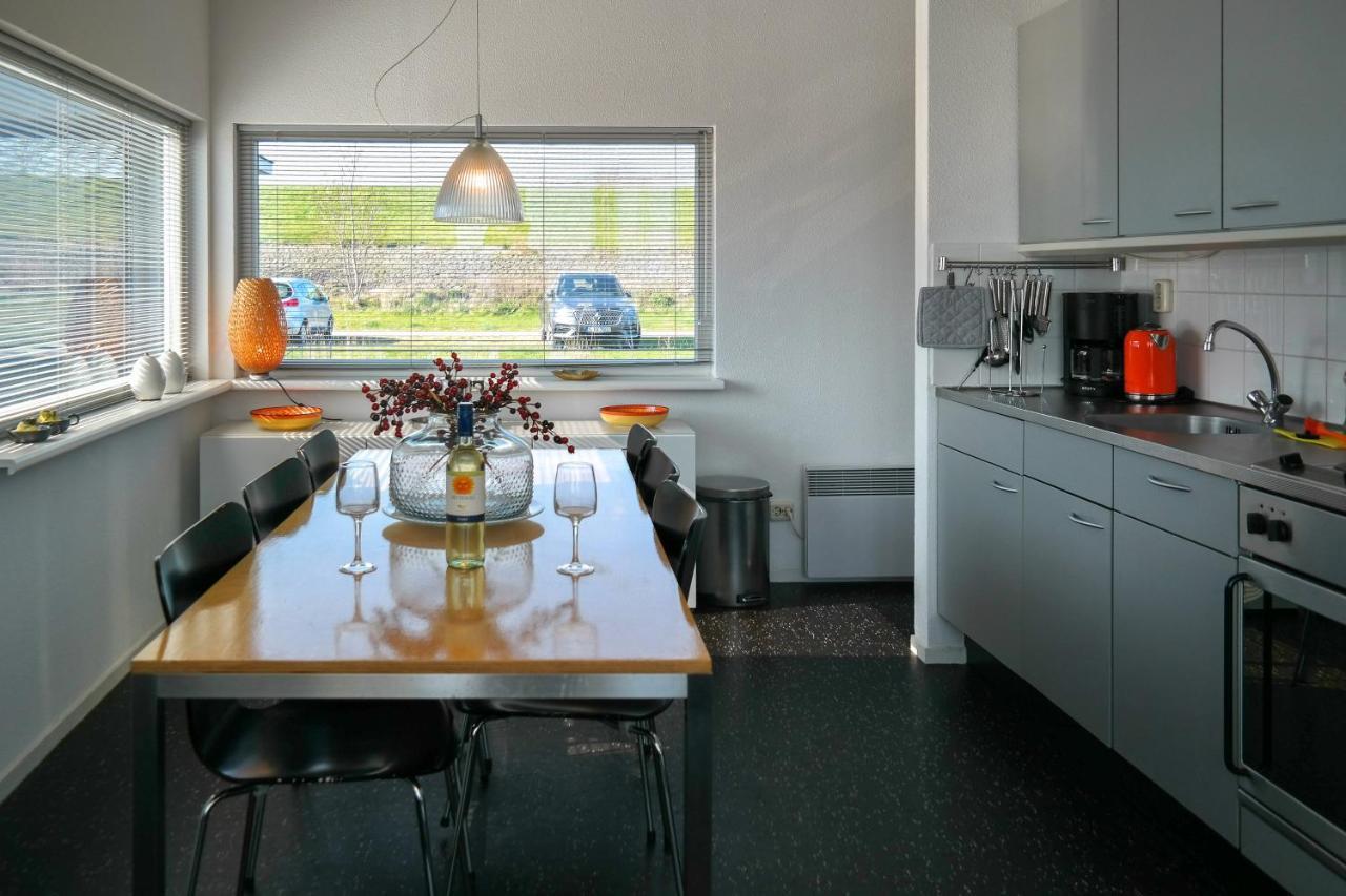 6 Pers. Waterfront Home Seeblick, Equipped Stilt House On The Water Anjum Eksteriør billede